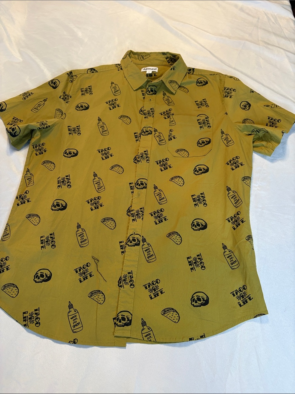 NWT Abound Olive Green Short-Sleeve Button-Up Shirt with Taco & Skull Print